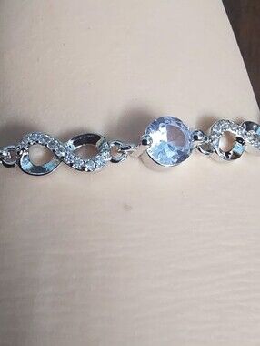 Elegant sterling silver s925 bracelet featuring sparkling round cubic zirconia s